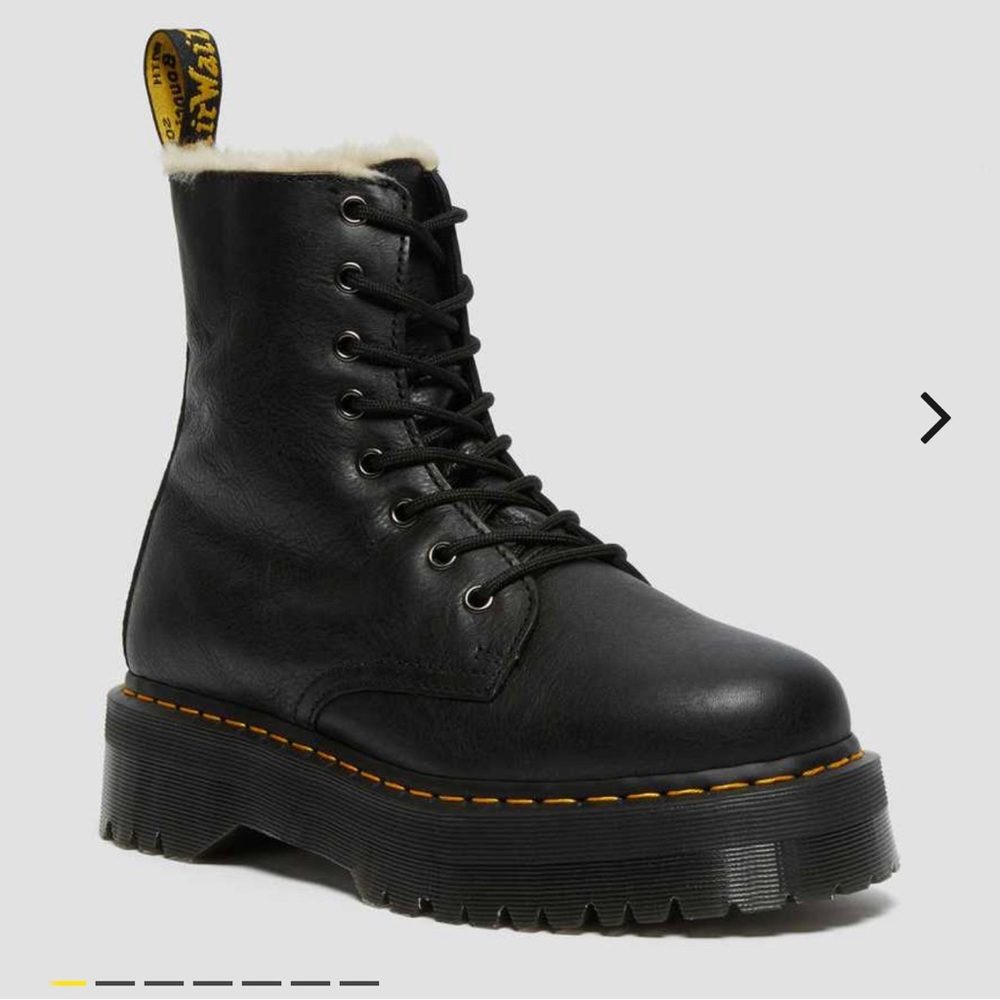 Jaden boot leather faux fur lined platform size 9 (used)